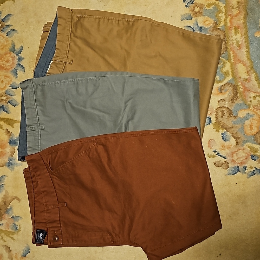 Excellent like New Condition GapKhakis in Size waist 40 inches inseam 32inches